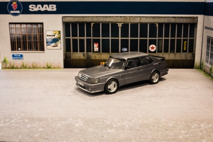Diorama Saab workshop display stand, miniature saab garage saab gifts: books, saab models and merchandise